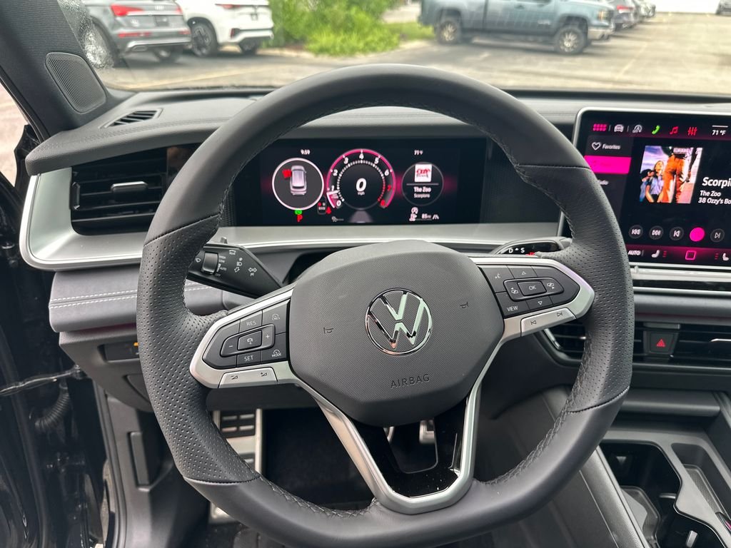 New 2026  Volkswagen 2.0T SE R-Line Black image 10
