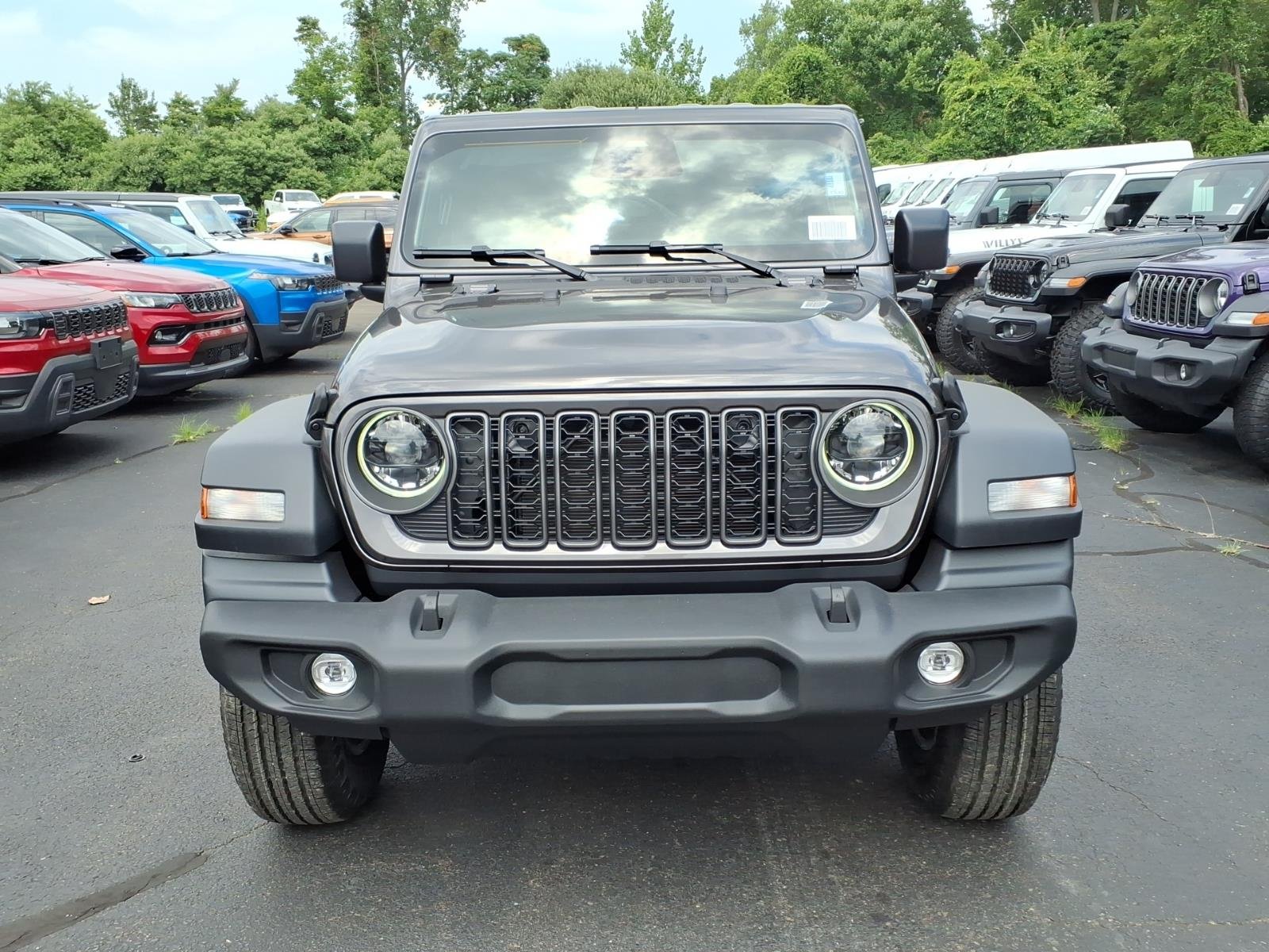 New 2026 Granite Crystal Metallic Clear-Coat Exterior Paint Jeep Sport S image 2