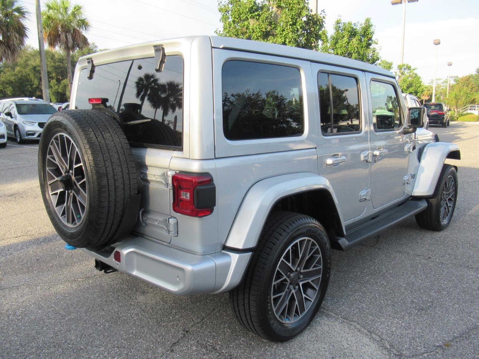Used 2023 Silver Jeep High Altitude 4xe image 6