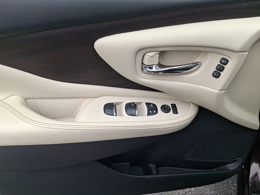 Used 2021 Brown Nissan Platinum image 13