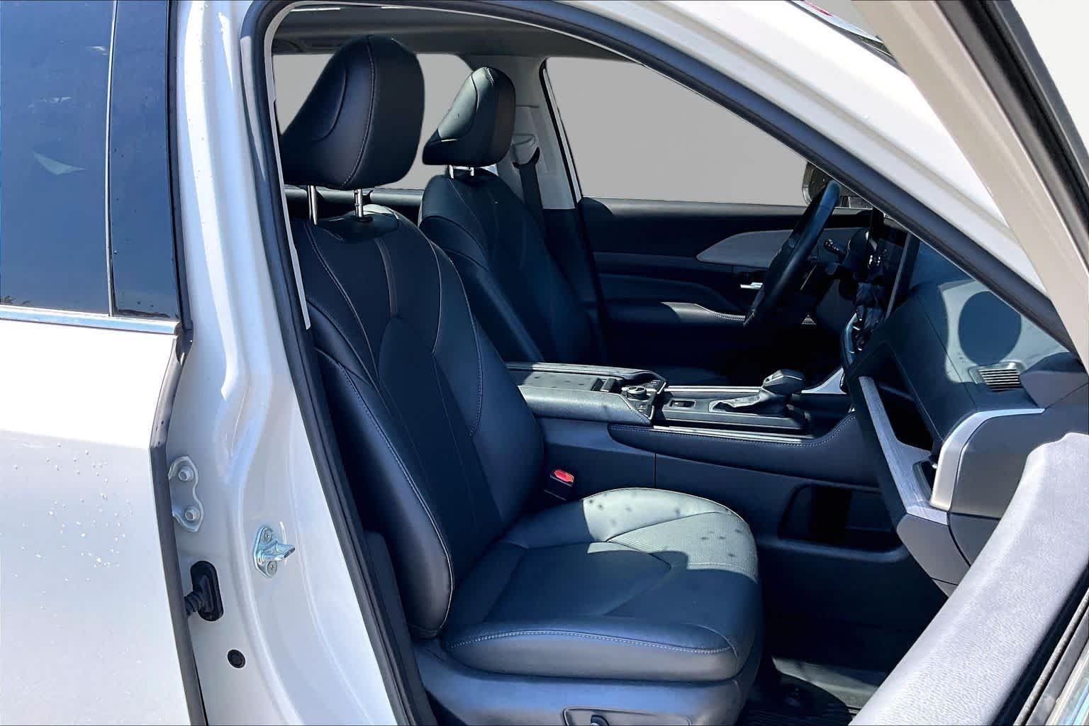 Used 2024 Coastal Cream Toyota Platinum image 9