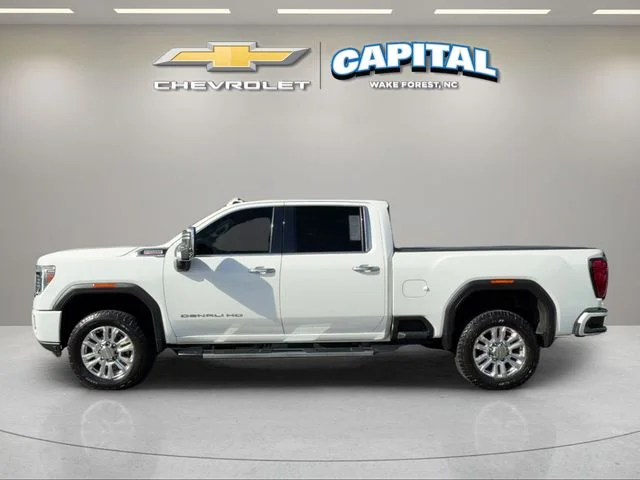 Used 2022 White GMC Denali image 2