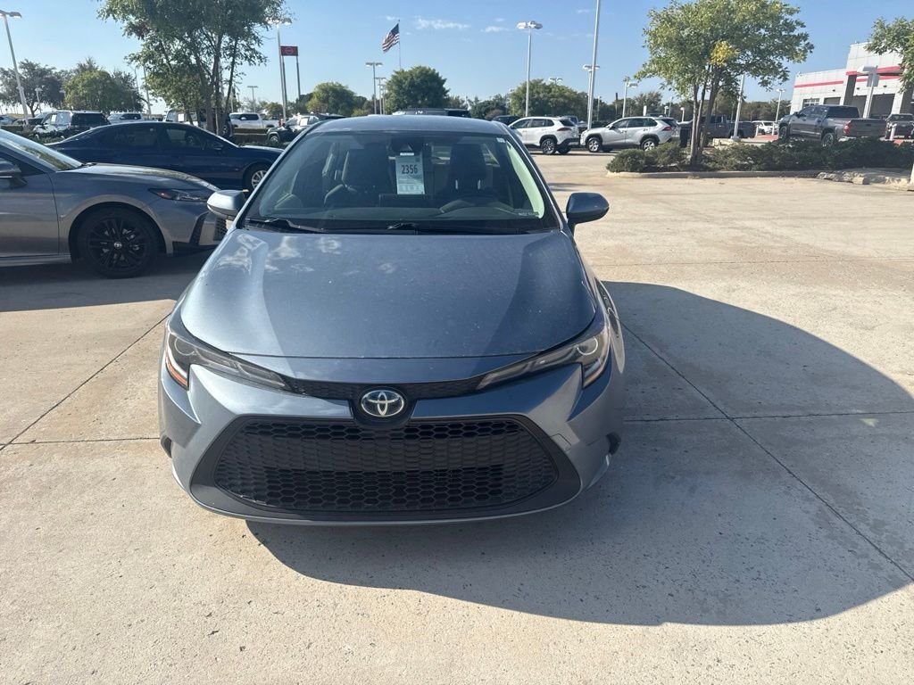 Used 2022  Toyota LE image 2