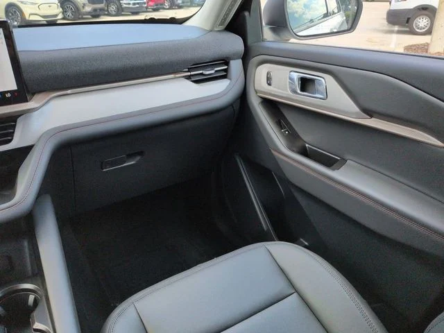 New 2026 Star White Metallic Tri-Coat Ford Active image 17