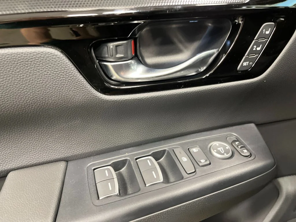 New 2026 Urban Gray Pearl Honda Touring image 15