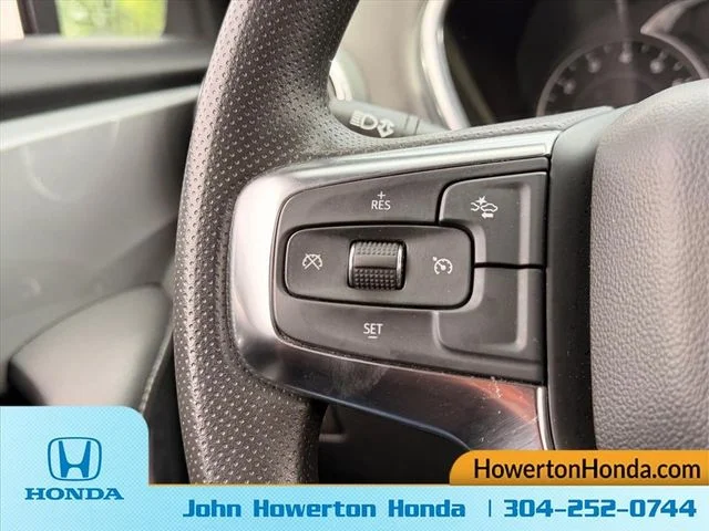 Used 2025 White Chevrolet LT image 17