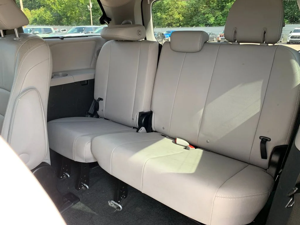 Used 2017 Silver Toyota Limited Premium image 19