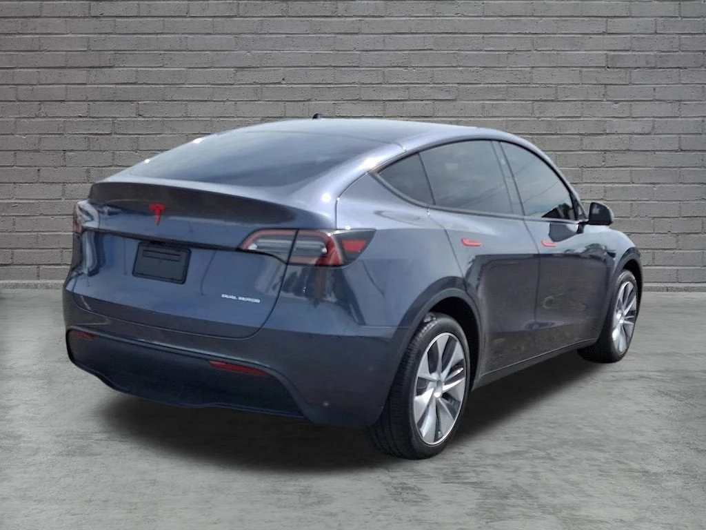 Used 2023  Tesla Long Range image 39