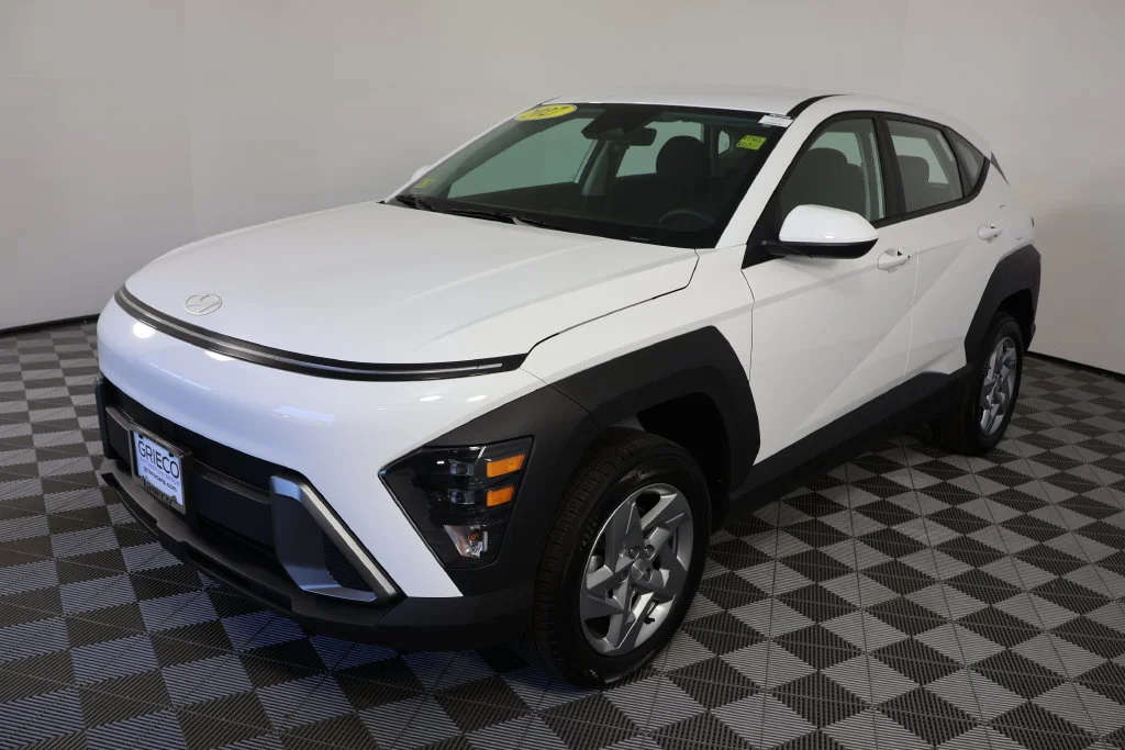 Used 2027 Atlas White Hyundai SE image 4