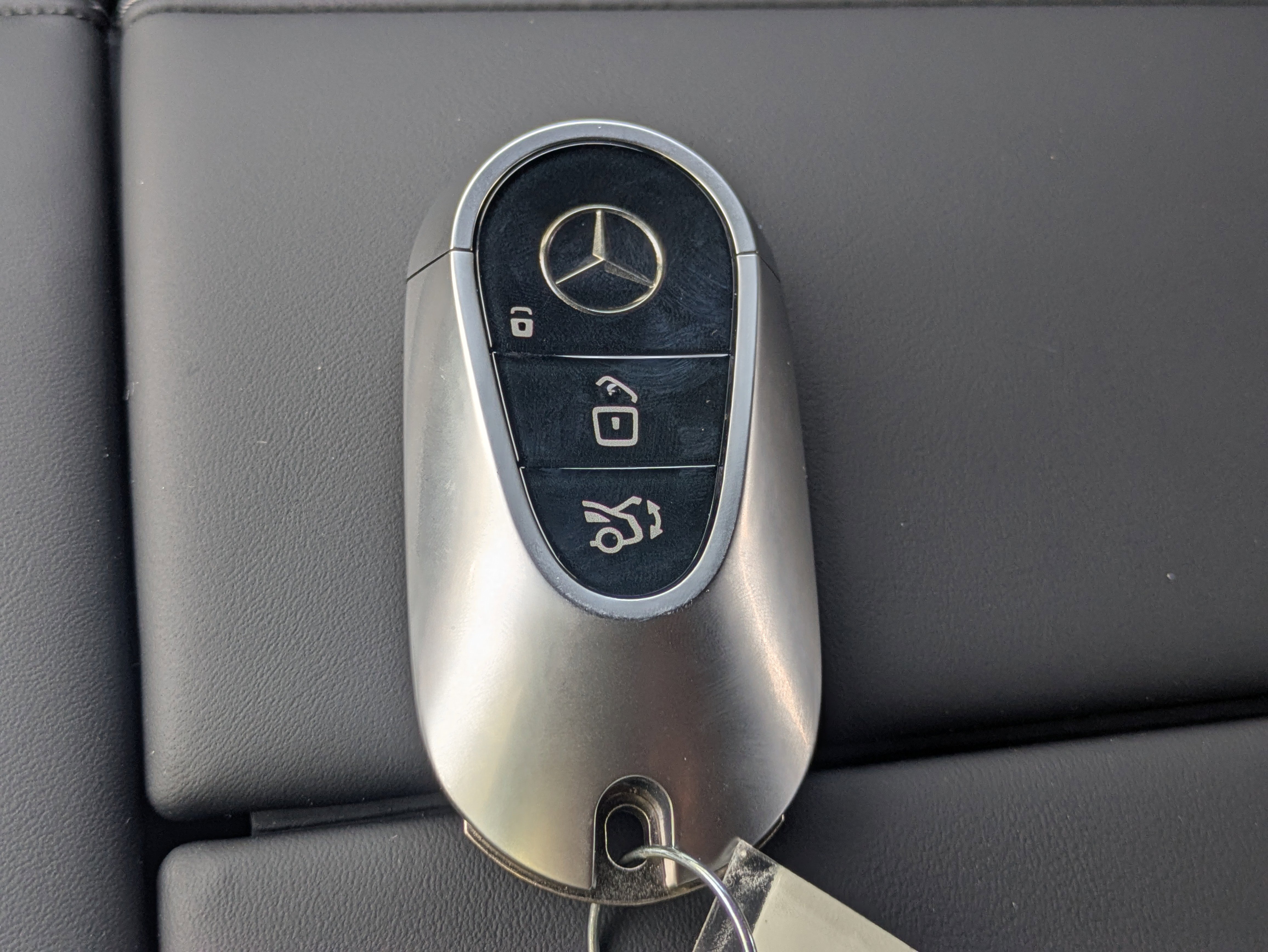 New 2026 MANUFAKTUR Moonlight White Metallic Mercedes-Benz S 580 image 52