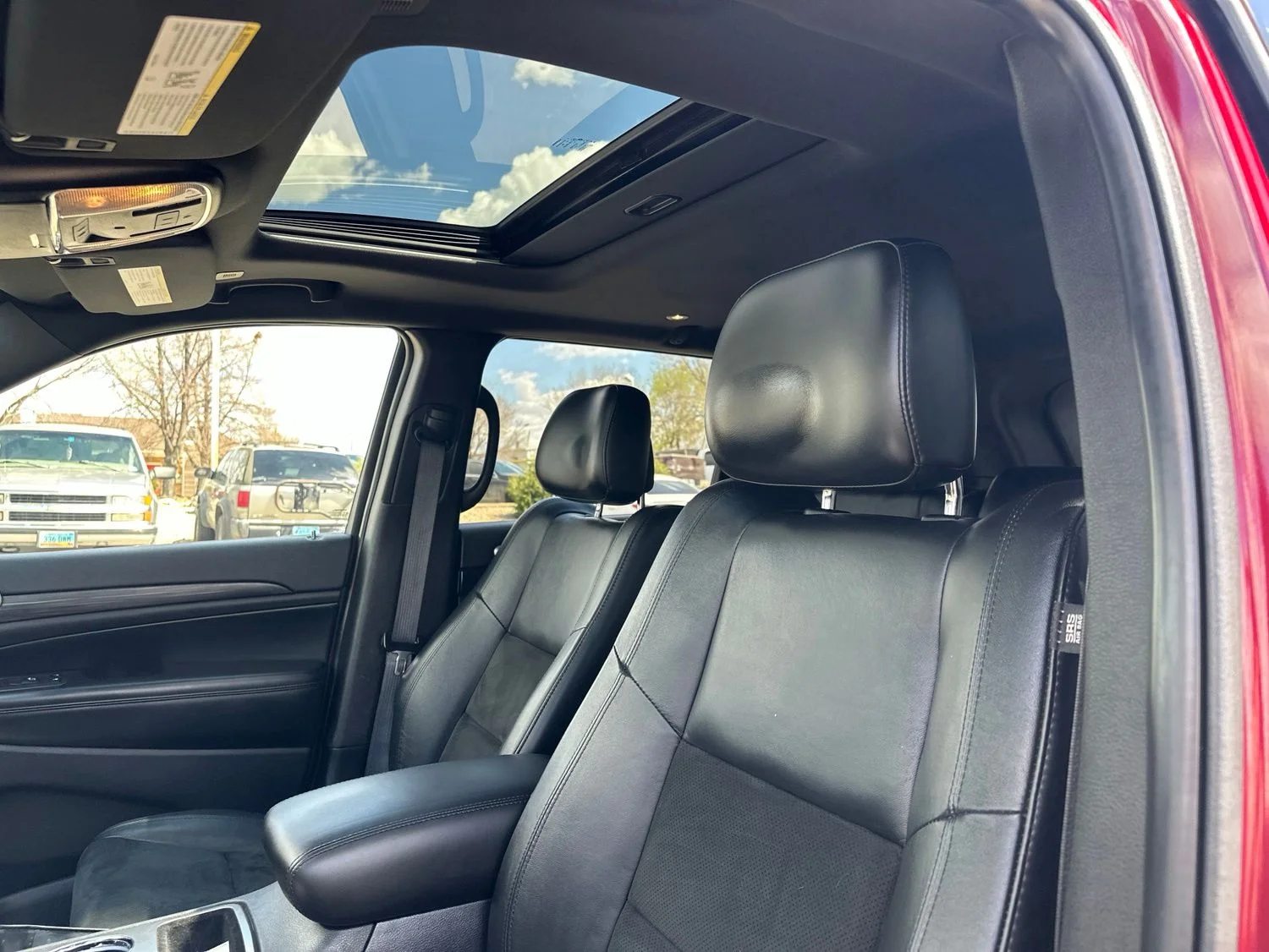 Used 2020 Red Jeep Altitude image 11