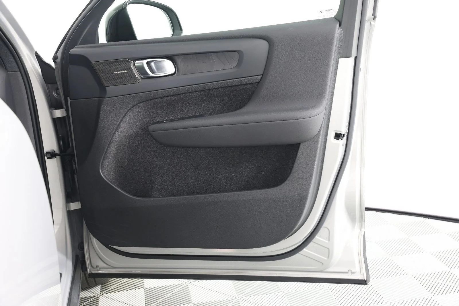 Used 2023 Silver Volvo Ultimate image 21