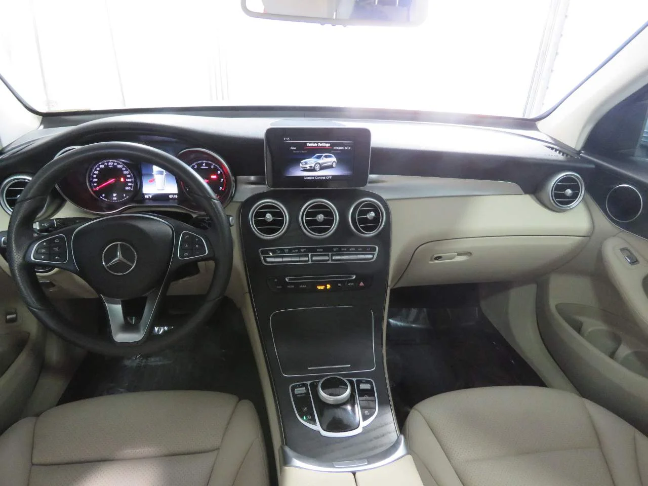 Used 2018 Lunar Blue Metallic Mercedes-Benz GLC 300 image 11