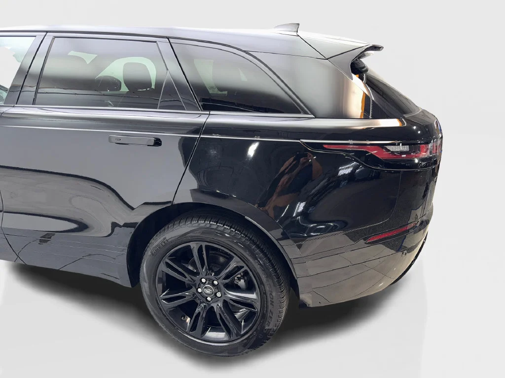 Used 2023 Black Land Rover R-Dynamic S image 19