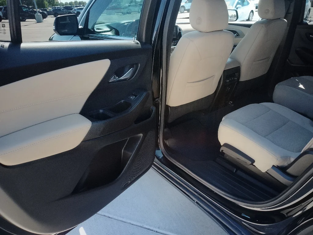 Used 2022 Mosaic Black Metallic Chevrolet LT Cloth image 9