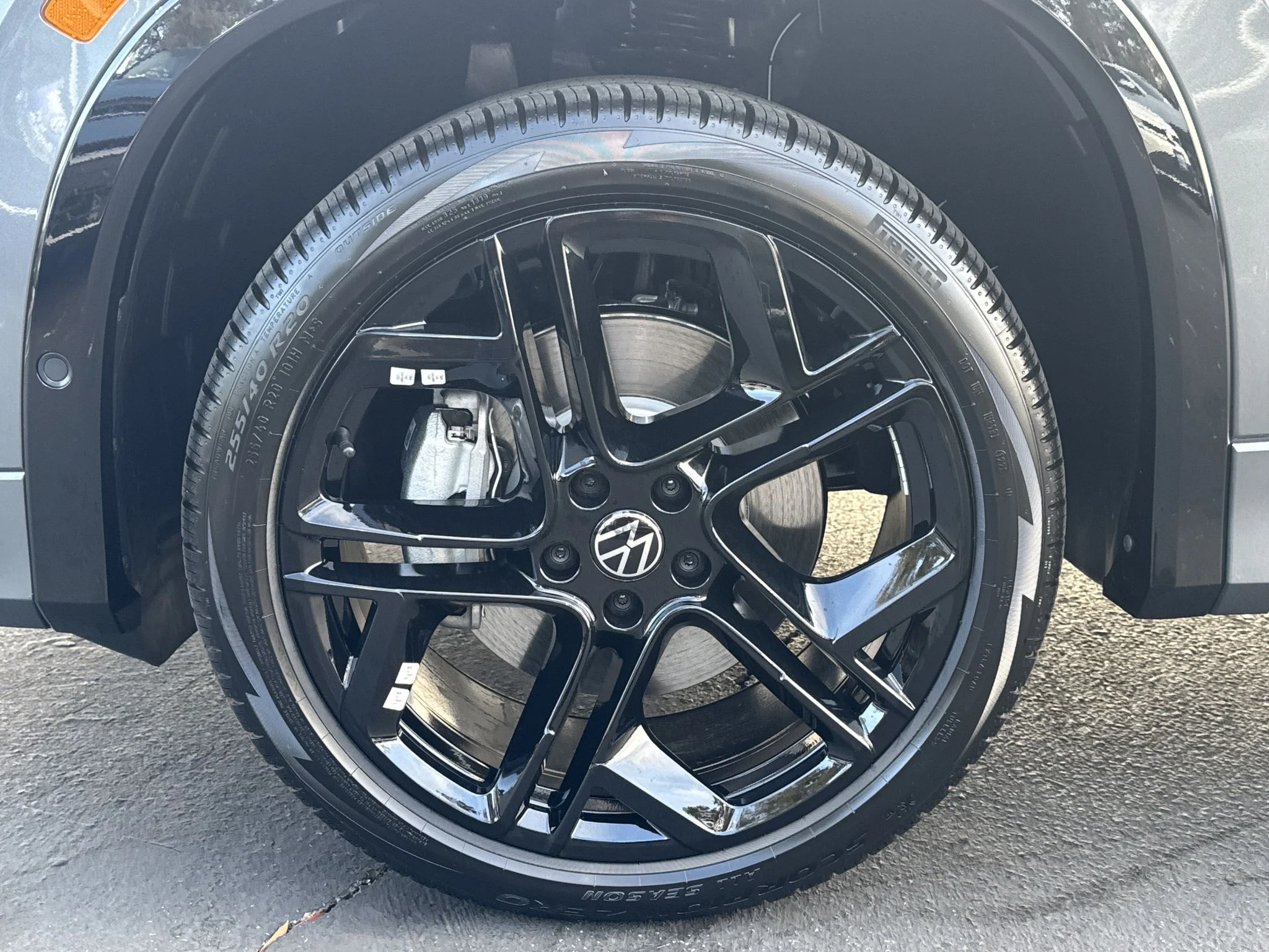 New 2026 Platinum Gray Metallic Volkswagen SE R-Line Black image 10