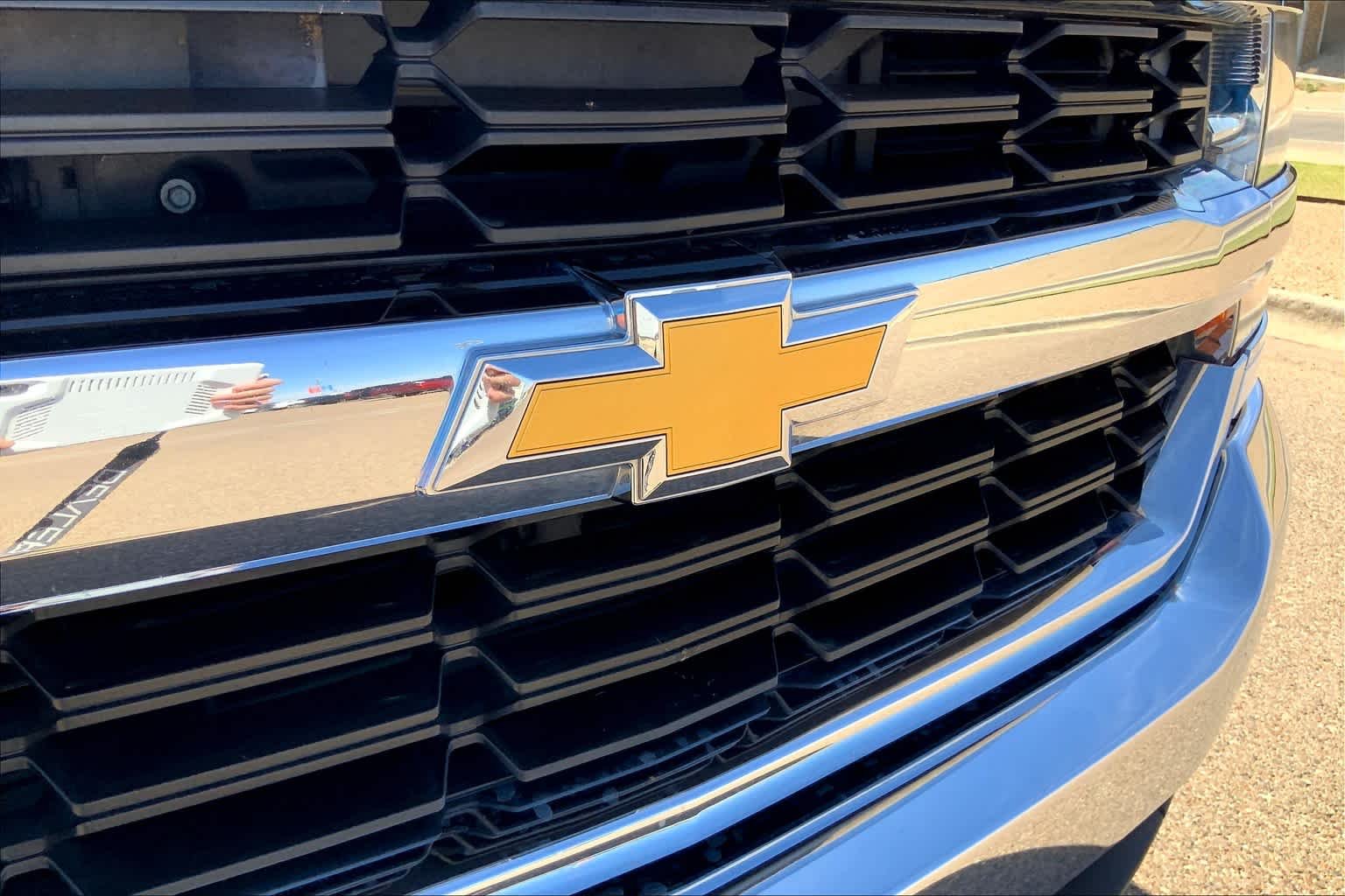 Used 2017 Summit White Chevrolet LT image 30
