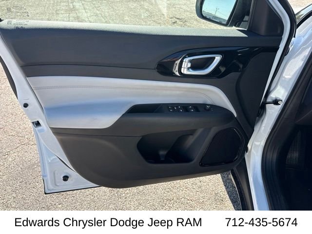 New 2026 Bright White Clear-Coat Exterior Paint Jeep Limited image 13
