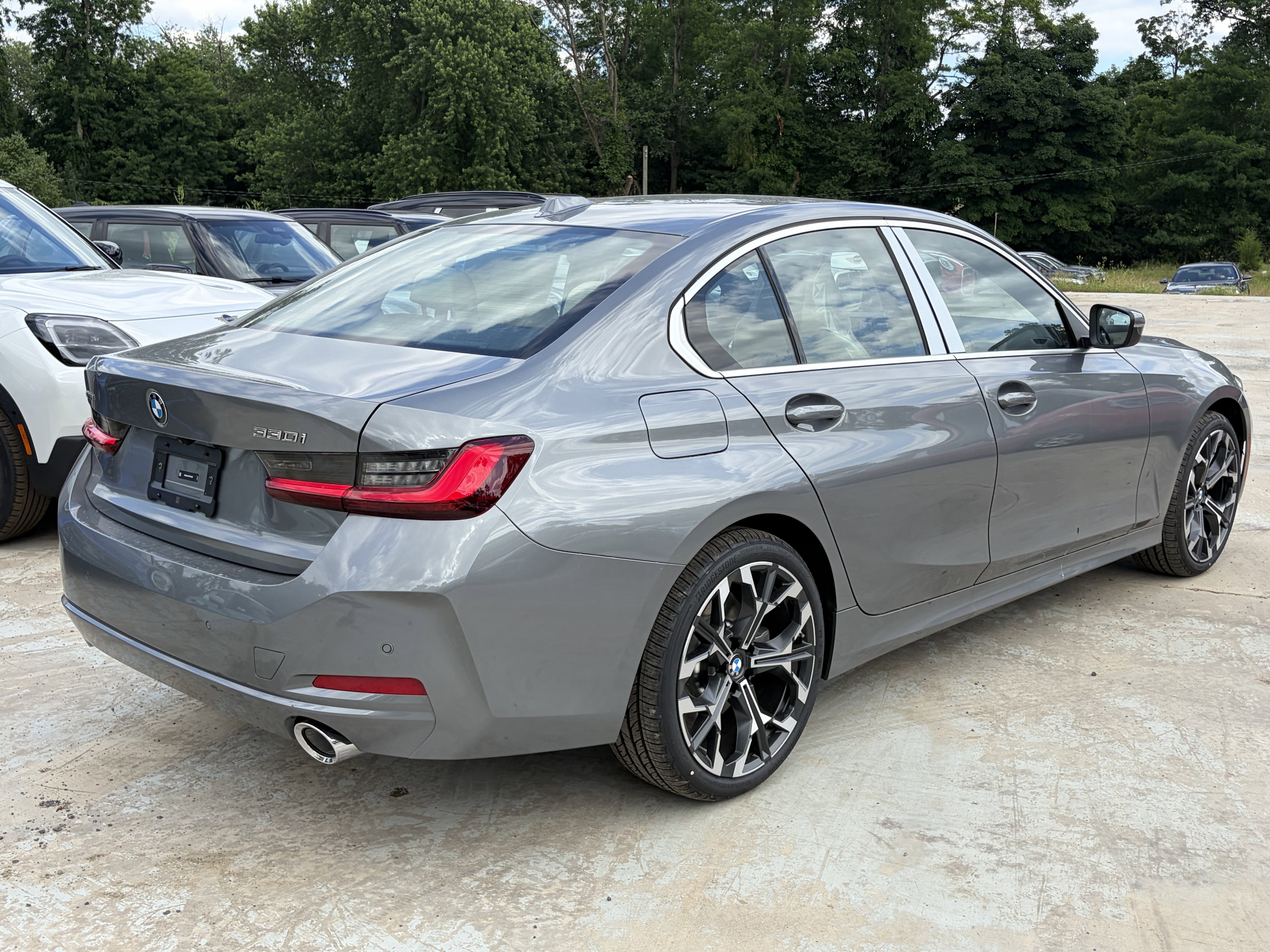 New 2026 Skyscraper Grey Metallic BMW 330i xDrive image 4