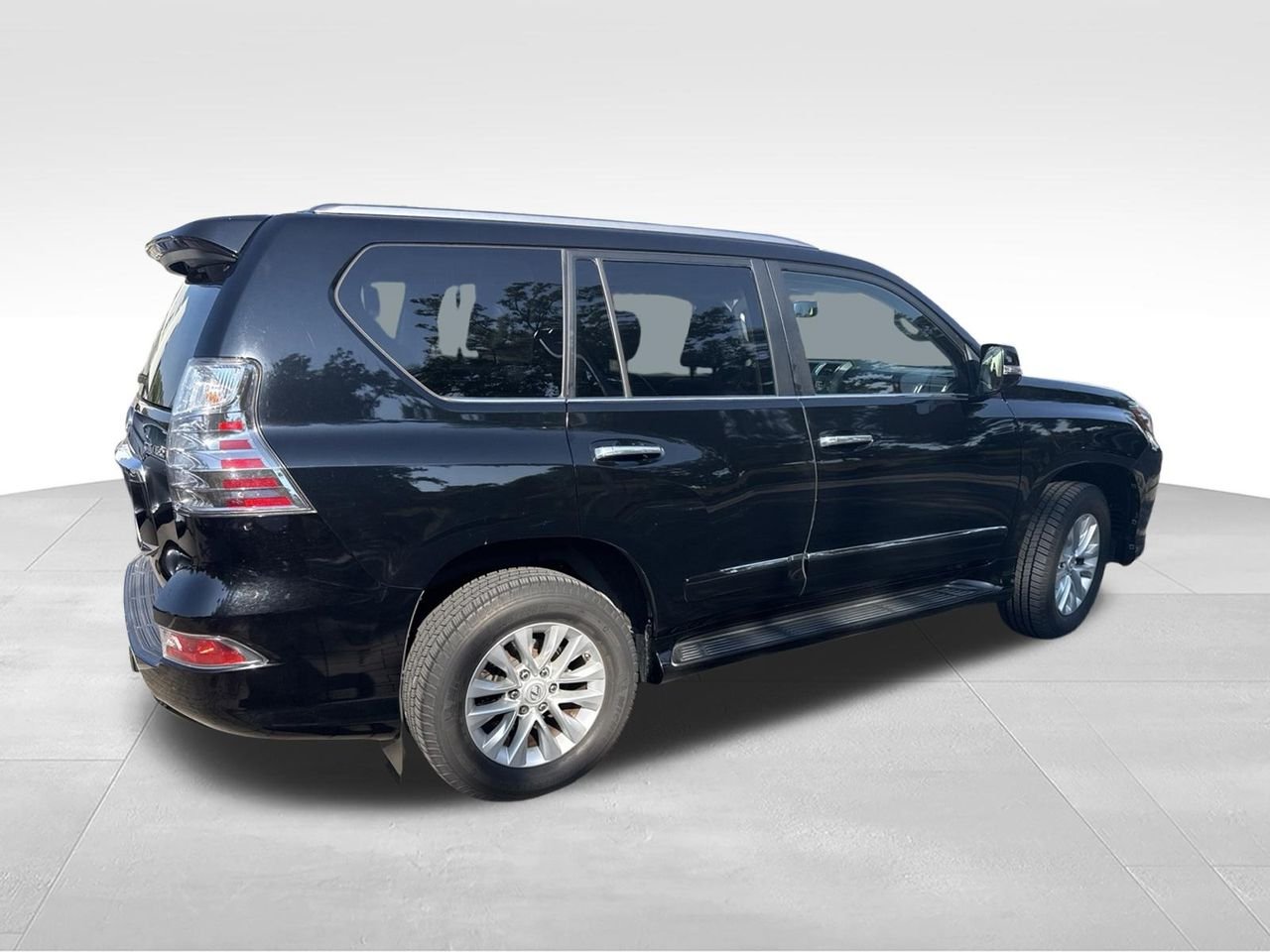 Used 2017 Black Lexus 460 image 3