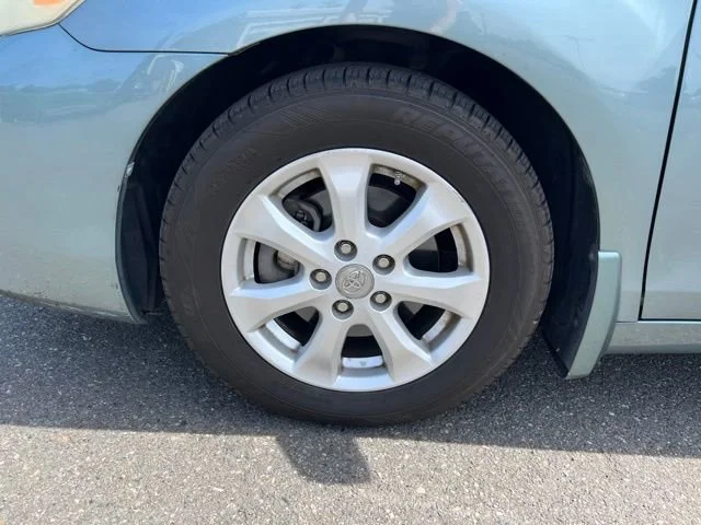 Used 2010  Toyota LE image 10
