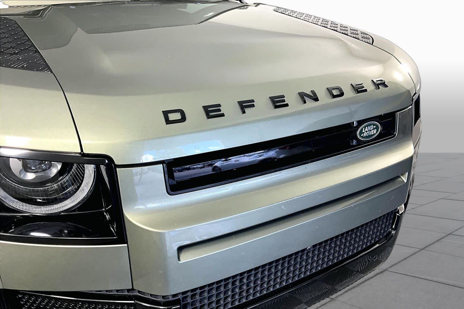 Used 2025 Pangea Green Metallic Land Rover X-Dynamic SE image 28
