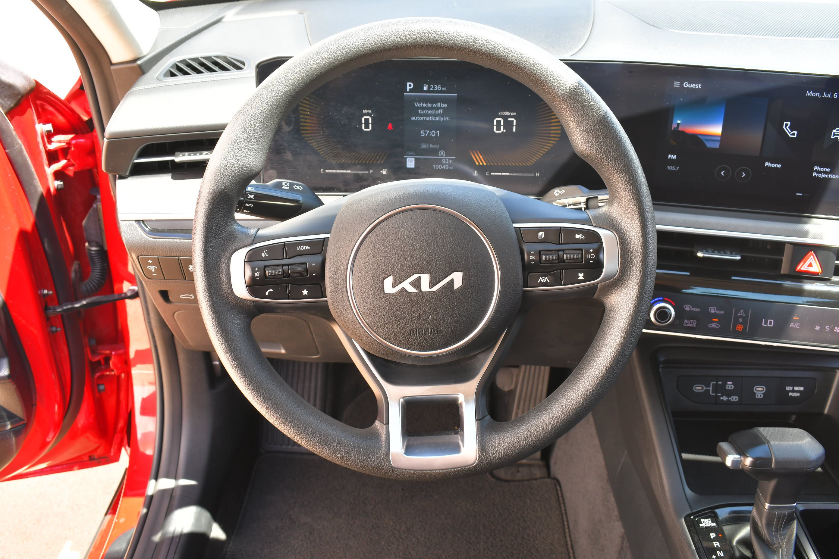 2025 Kia K5 LXS - Photo 16