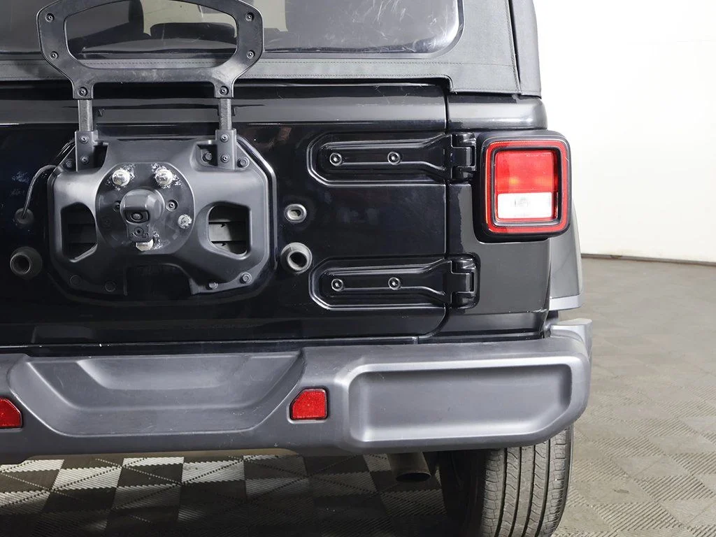 Used 2023 Black Jeep Sahara image 13