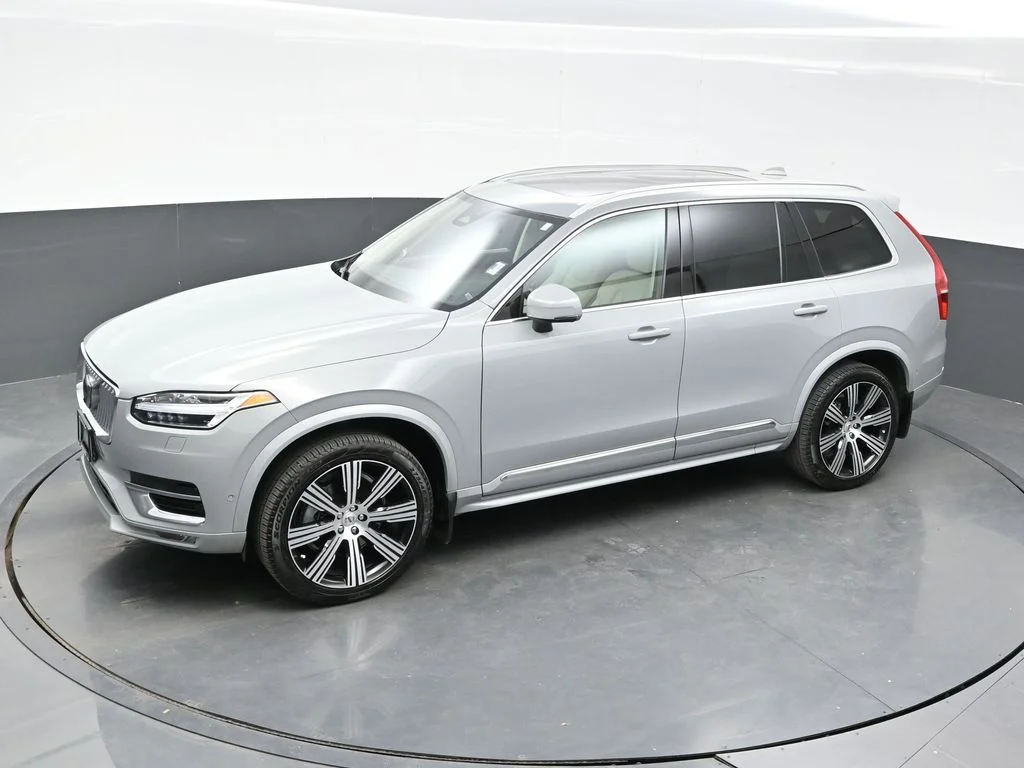 Certified Used 2024 Vapour Grey Volvo Plus image 34