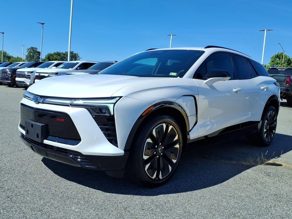 New 2025 Iridescent Pearl Tricoat Chevrolet RS image 2