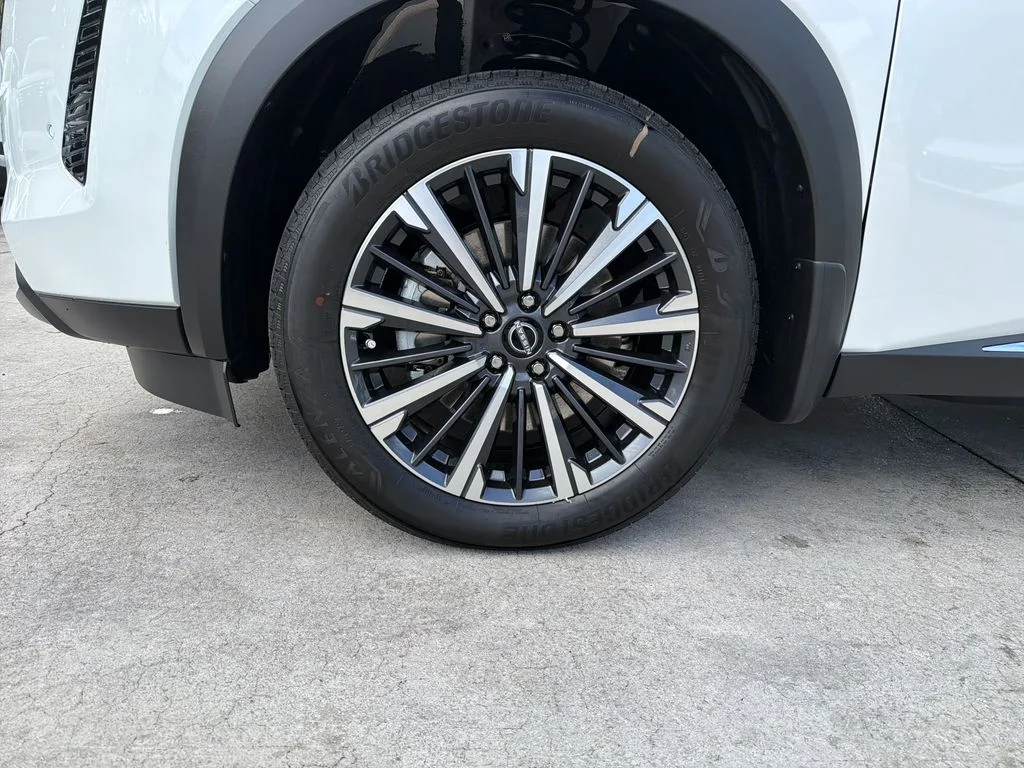 New 2026 White Nissan Platinum image 12