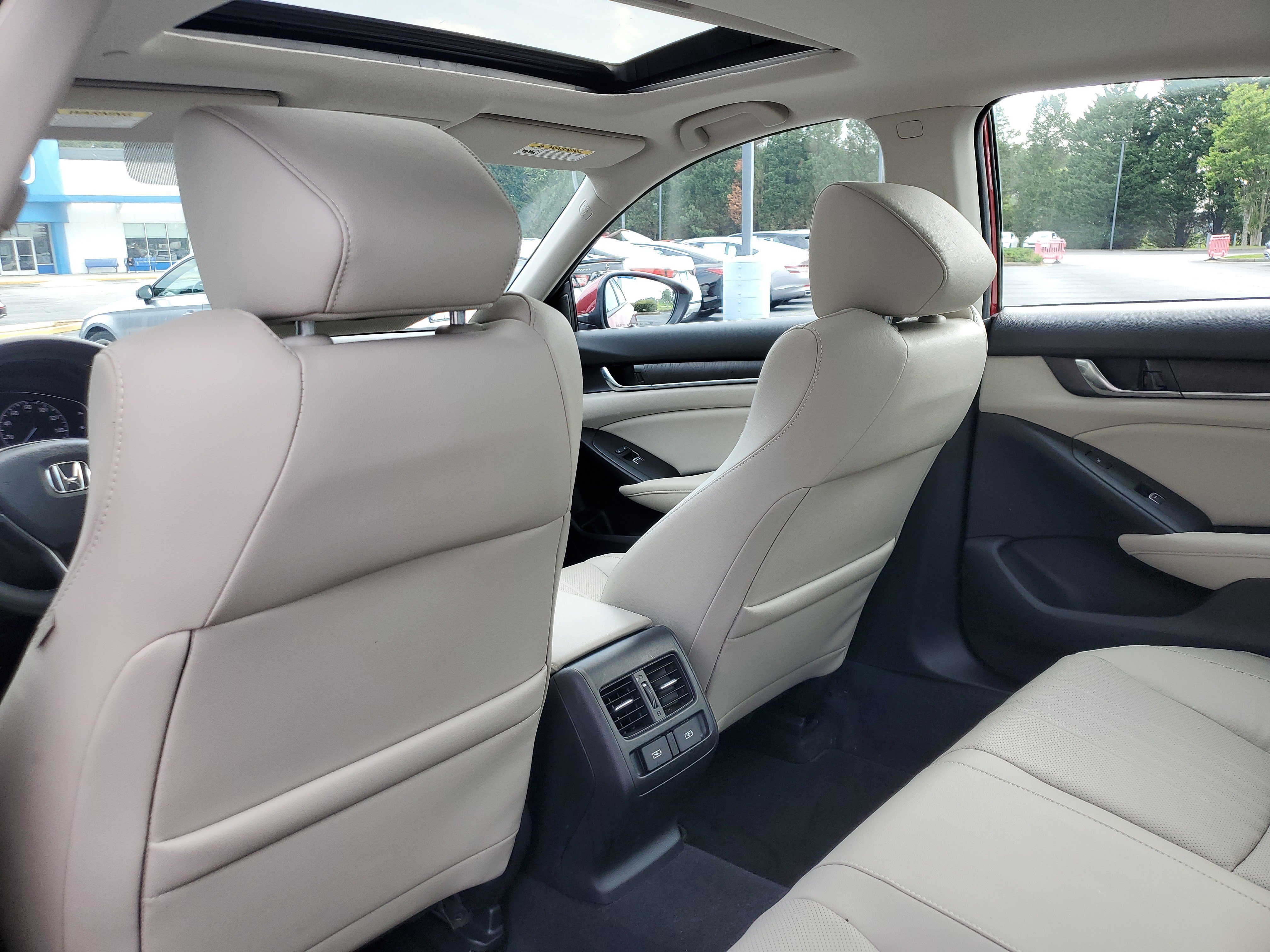 Used 2021  Honda Touring image 11