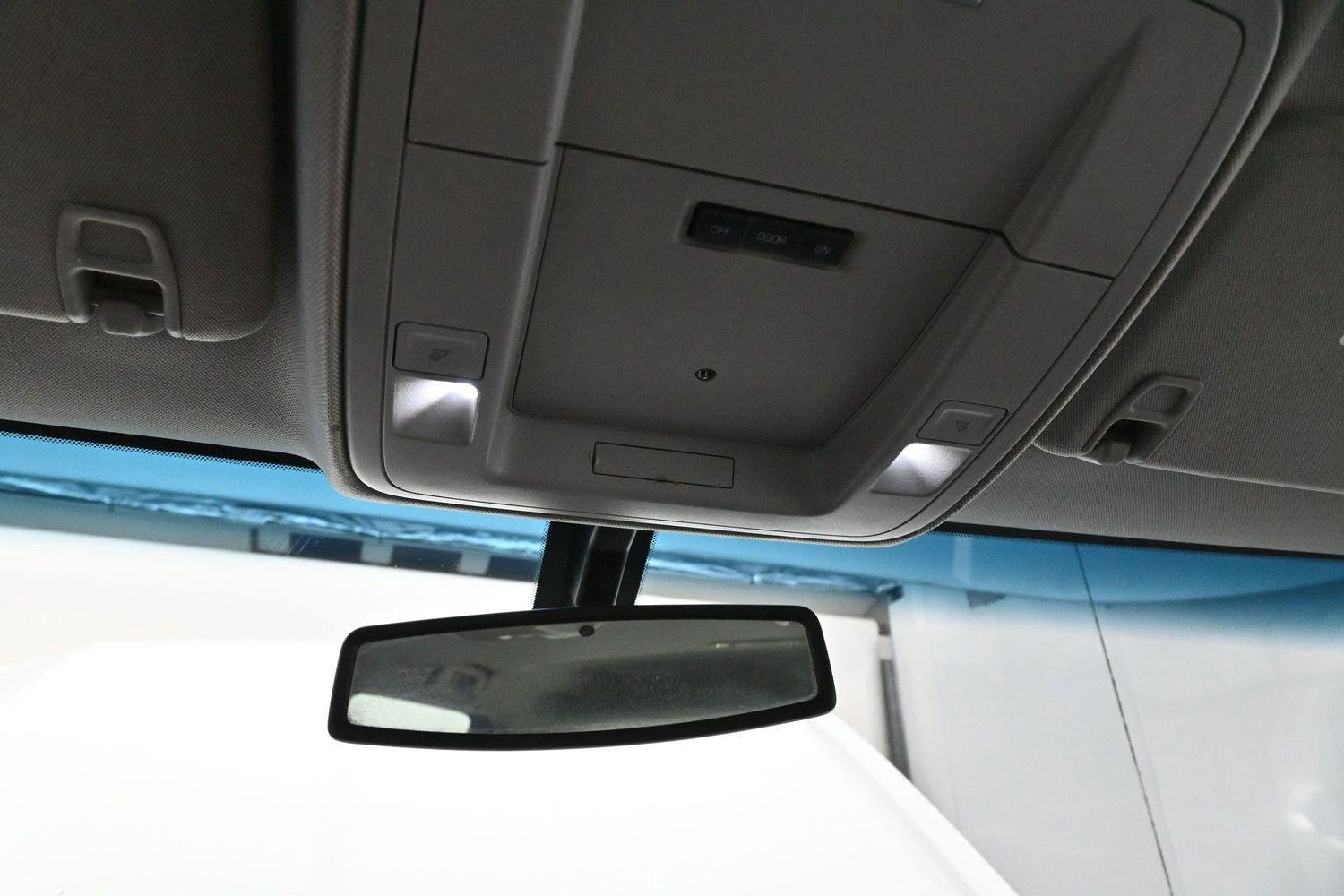 Used 2019 SUMMIT WHITE Chevrolet WT image 25