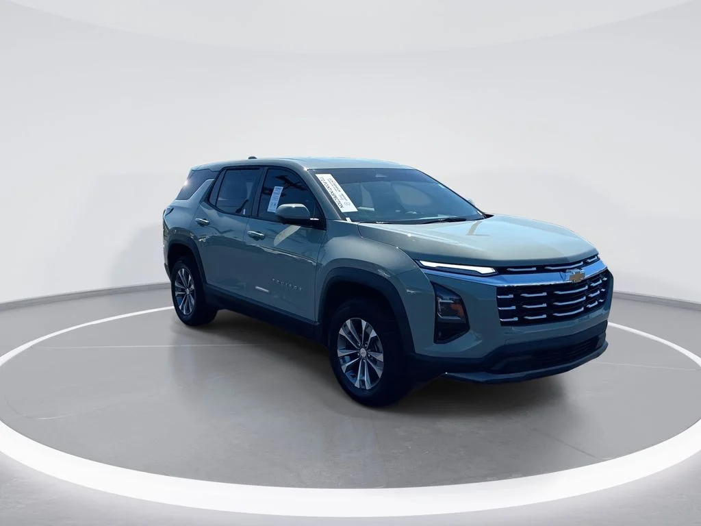 Used 2025 Green Chevrolet LT image 2