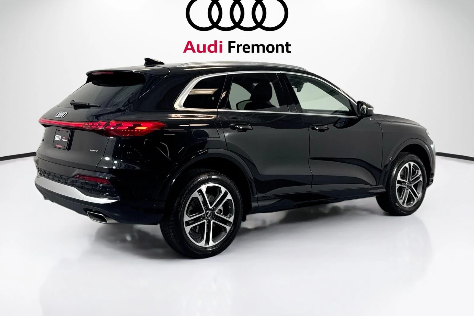 Used 2025 Mythos Balck Audi Premium image 5