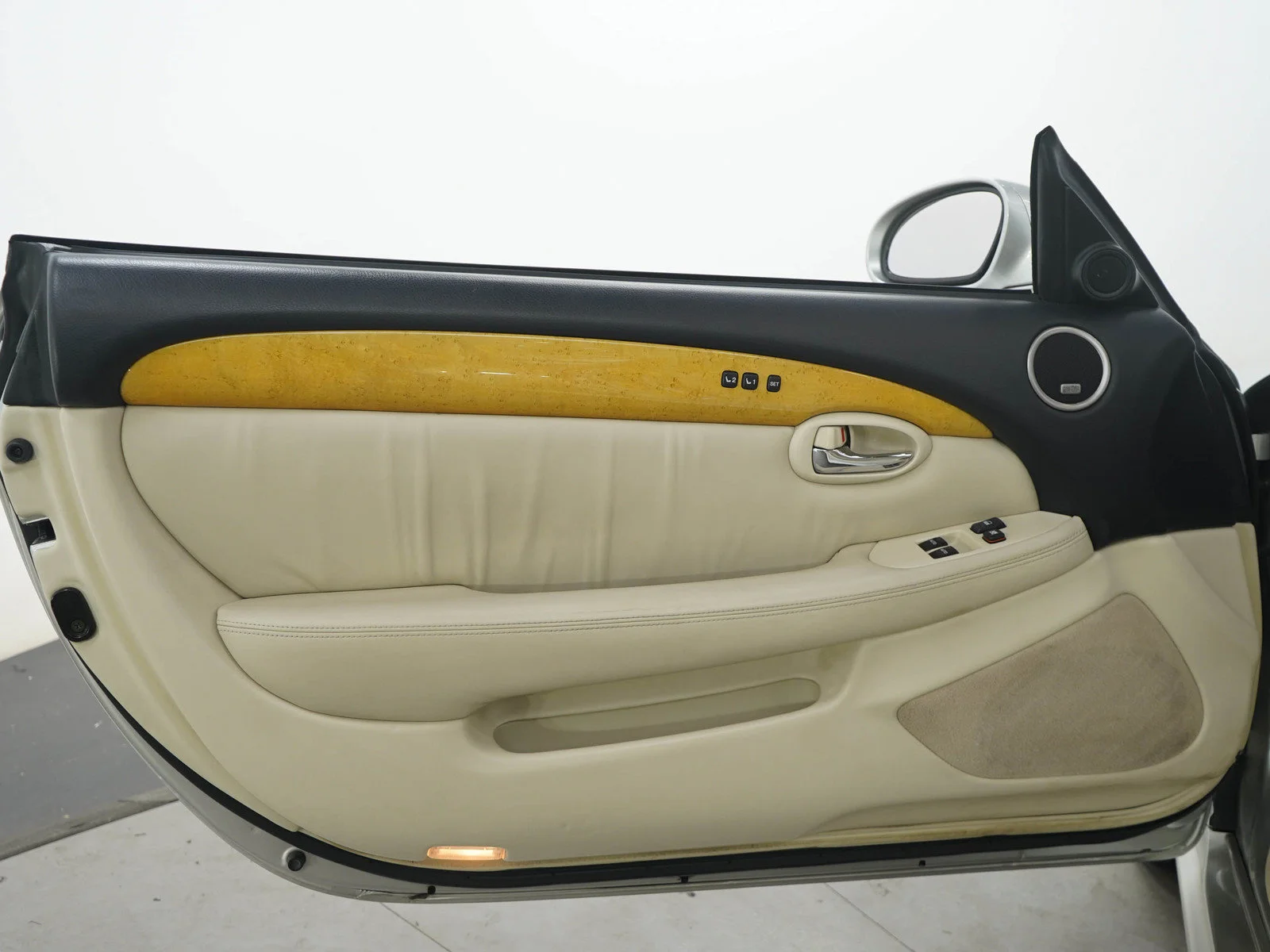 Used 2002 Silver Lexus 430 image 14