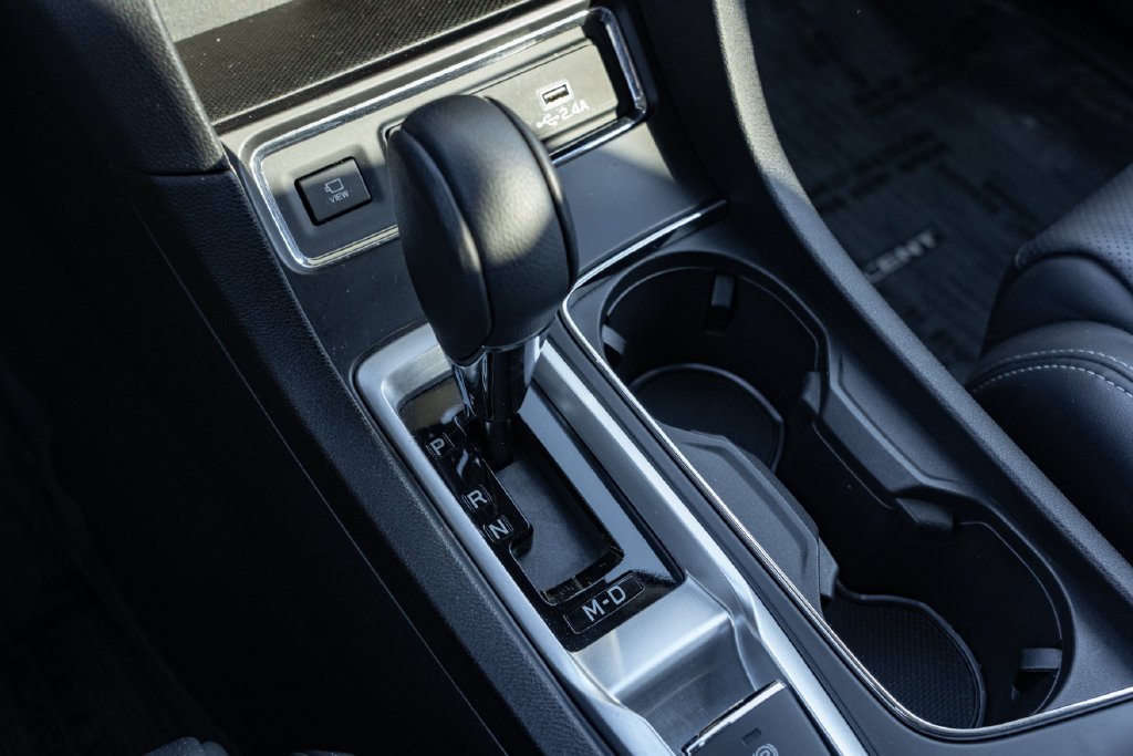 Used 2025 Cosmic Blue Pearl Subaru Limited image 22
