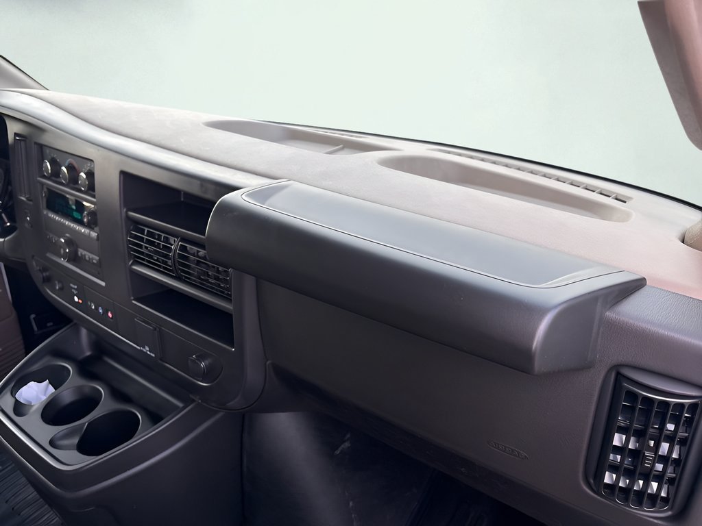 2025 Chevrolet Express Cargo Work Van - Photo 16