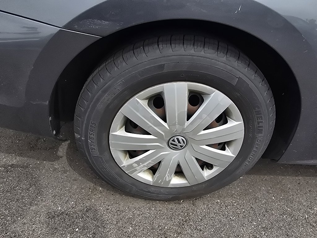 Used 2015 Platinum Gray Metallic Volkswagen 2.0L S image 10