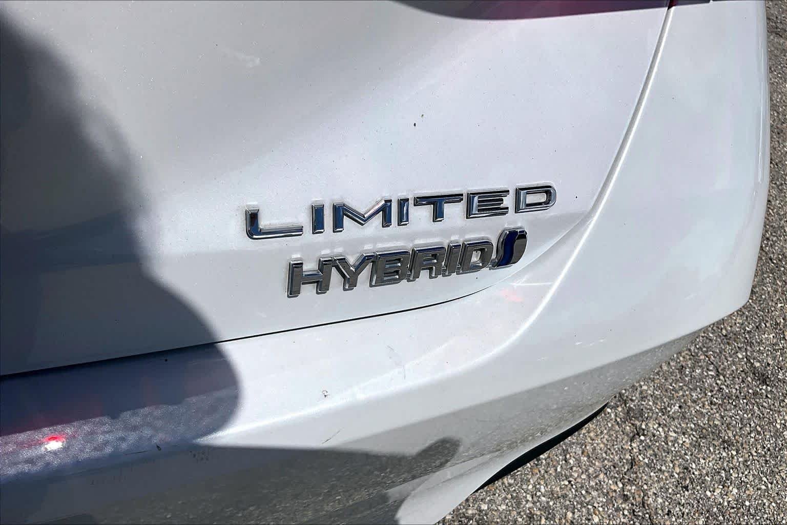 Used 2019 Wind Chill Pearl Toyota Hybrid Limited image 10
