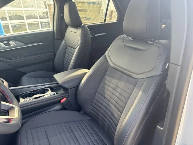 New 2027 Avalanche Gray Ford ST-Line image 16