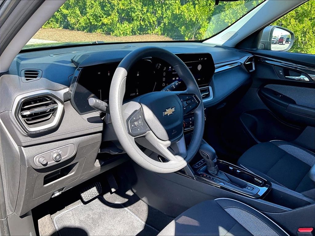 Used 2025 Gray Chevrolet LT image 8
