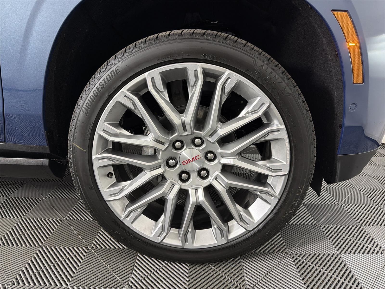 2026 GMC Yukon XL Denali - Photo 10