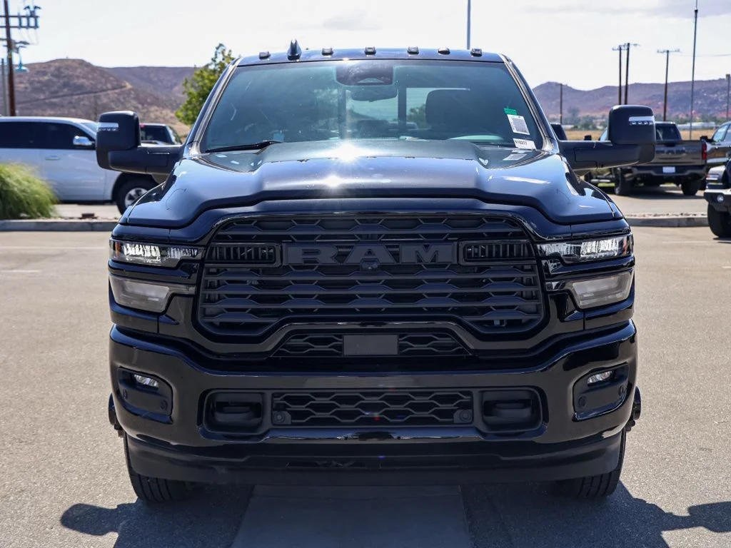 New 2026 Diamond Black Crystal Pearl-Coat Exterior Paint RAM Big Horn Night Edition image 8