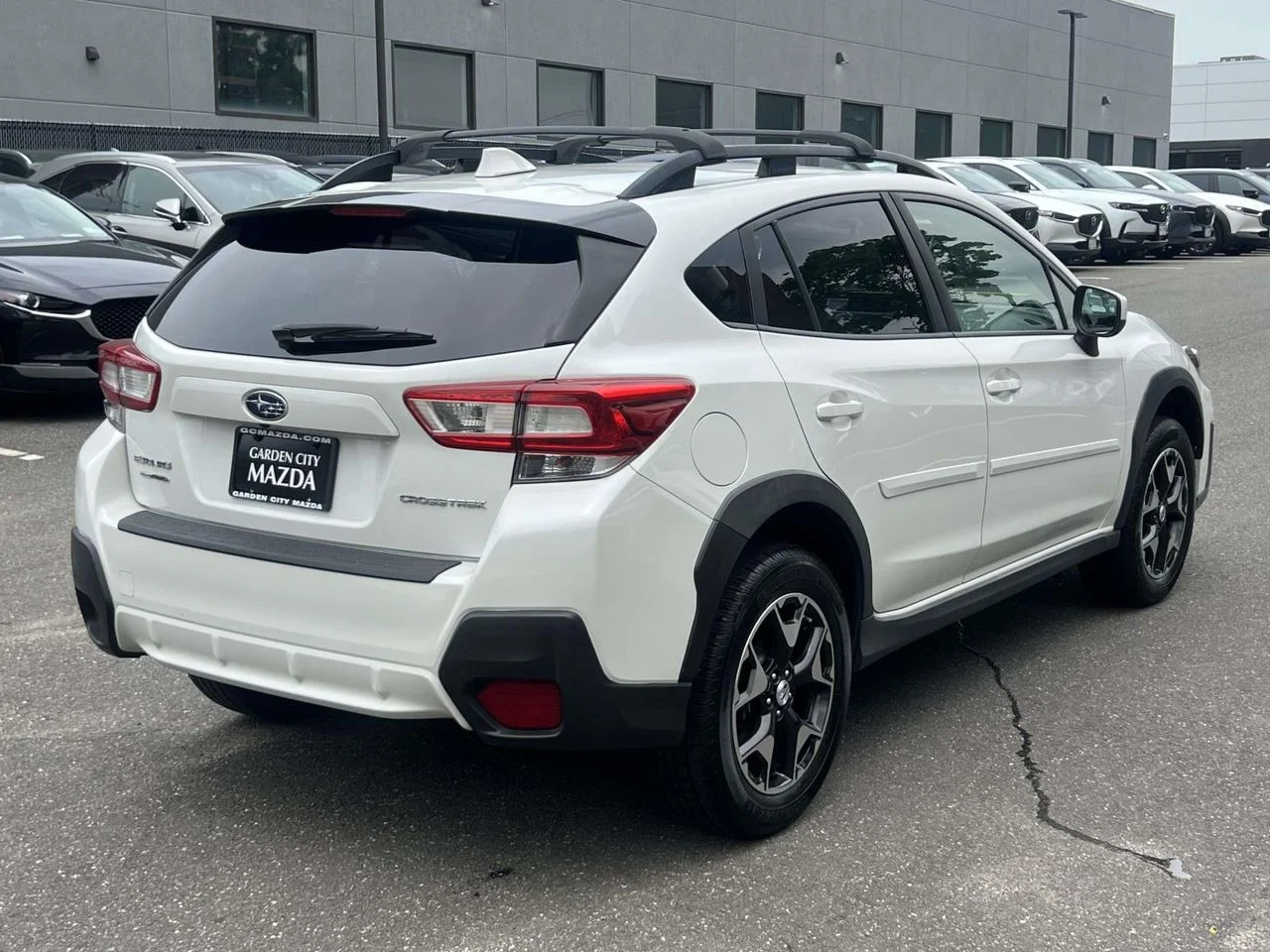 Used 2018 Crystal White Pearl Subaru 2.0i Premium image 6