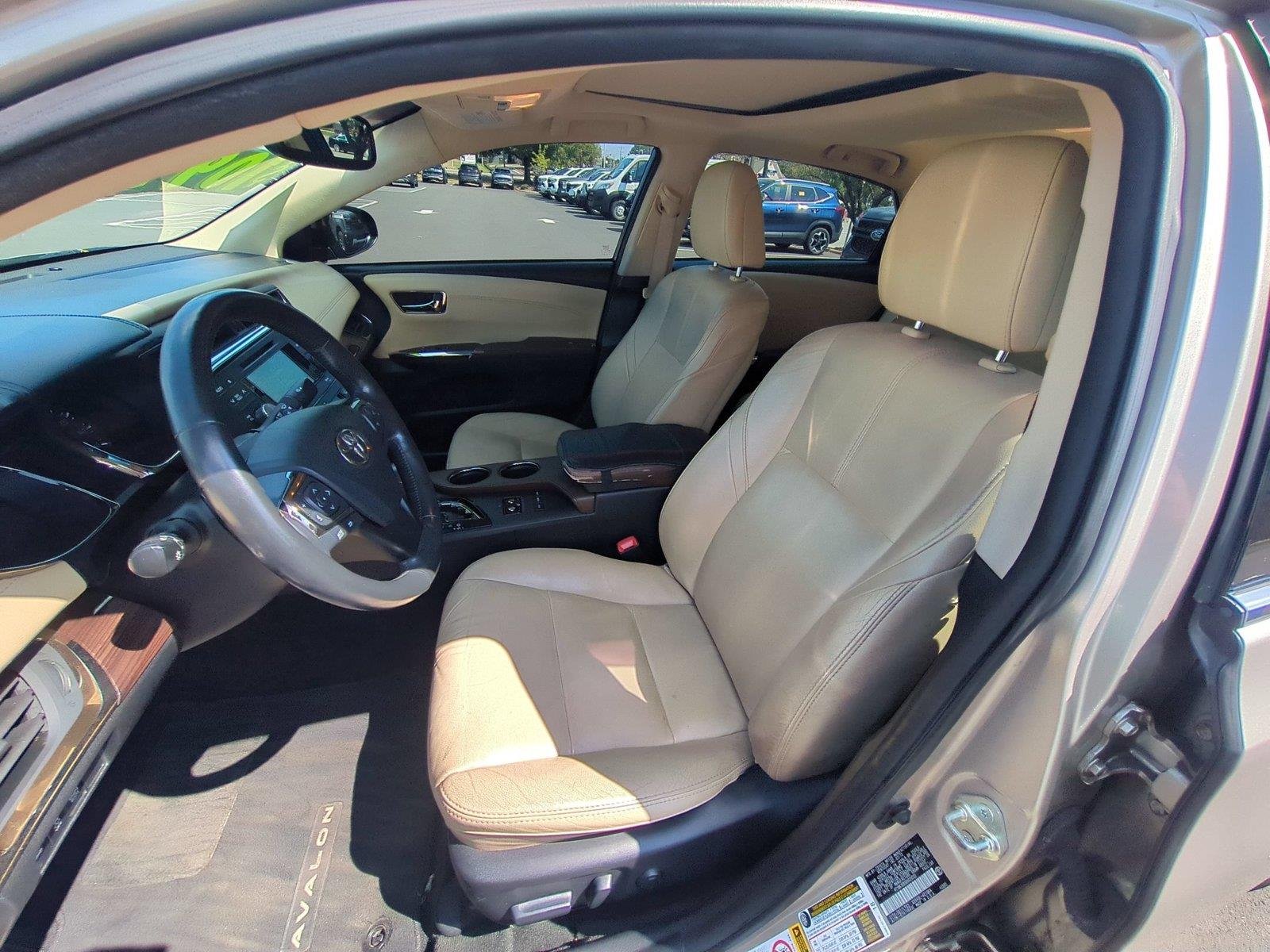 Used 2013  Toyota XLE Touring image 17