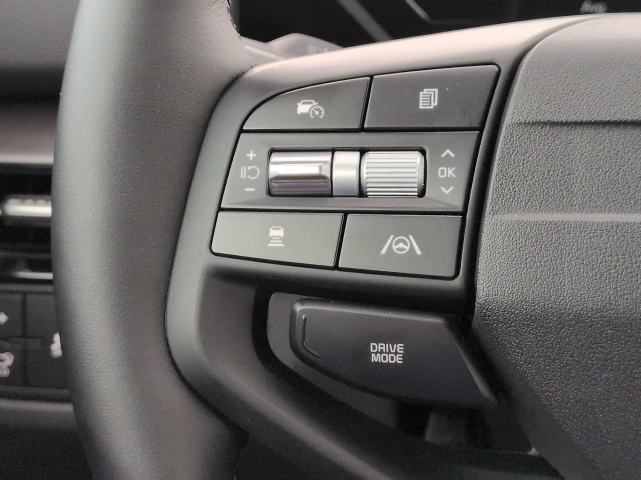 New 2026 Glacial White Pearl Kia SX image 30