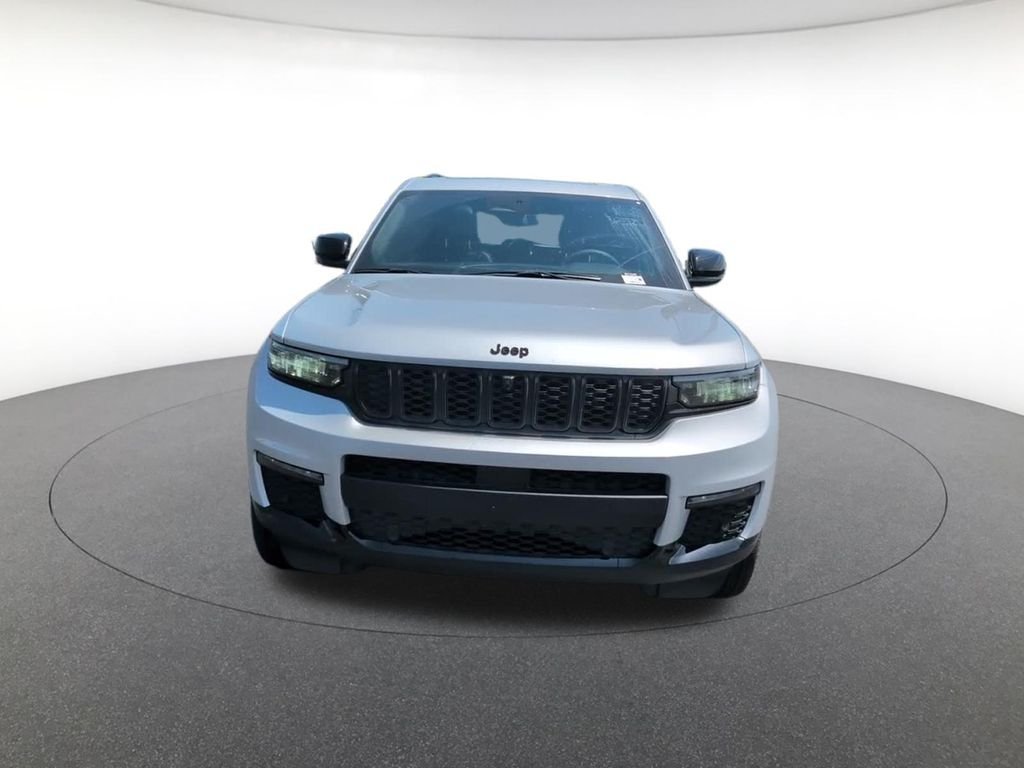 Used 2025 Silver Jeep Limited image 17