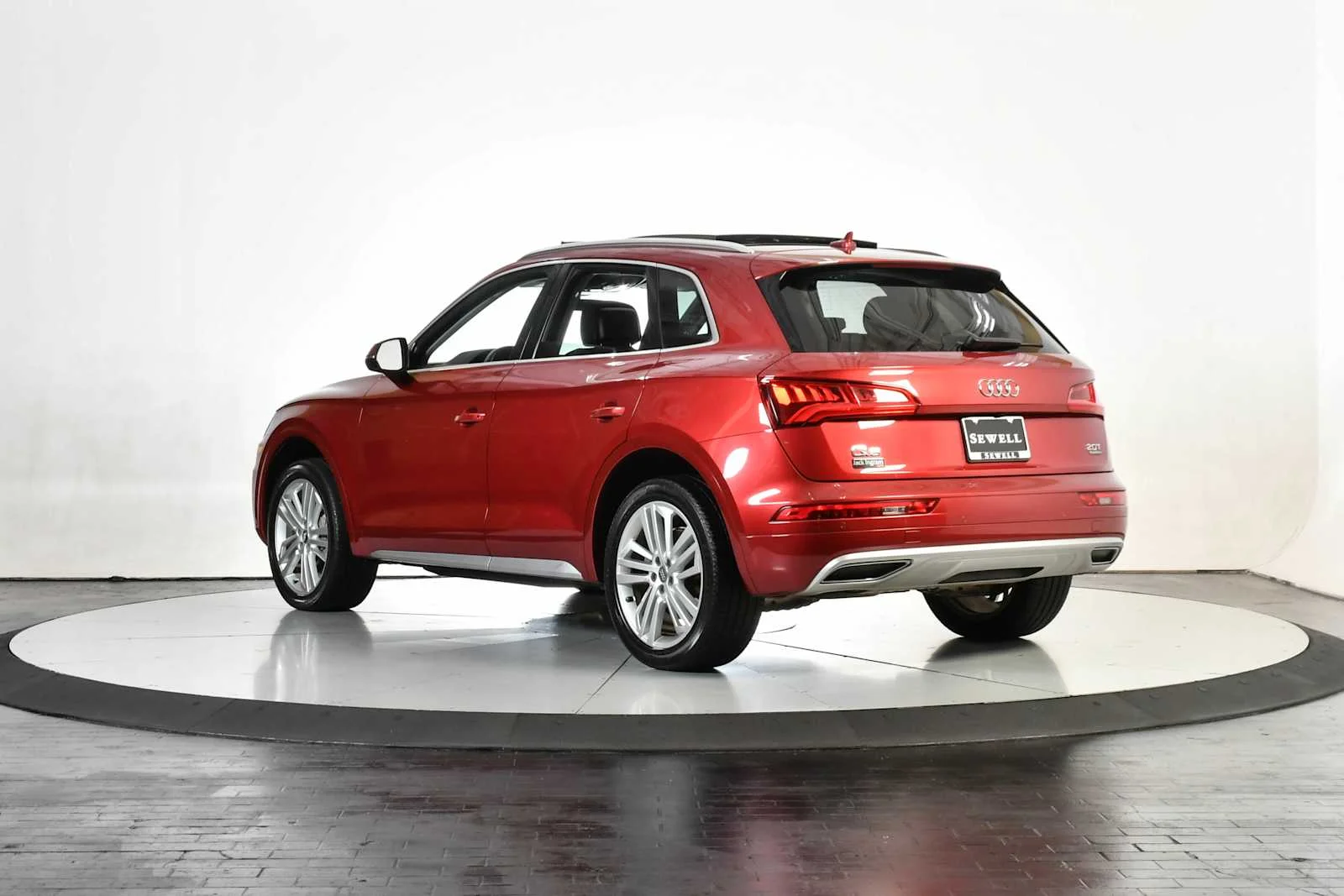 Used 2018 Matador Red Metallic Audi Premium Plus image 4