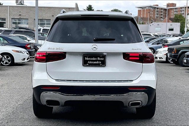 Used 2026 White Mercedes-Benz GLB 250 image 3